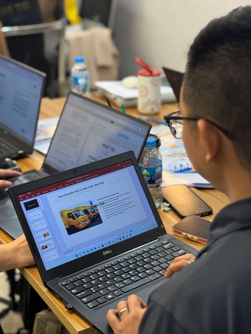 Học viên thiết kế slide chương trình đào tạo